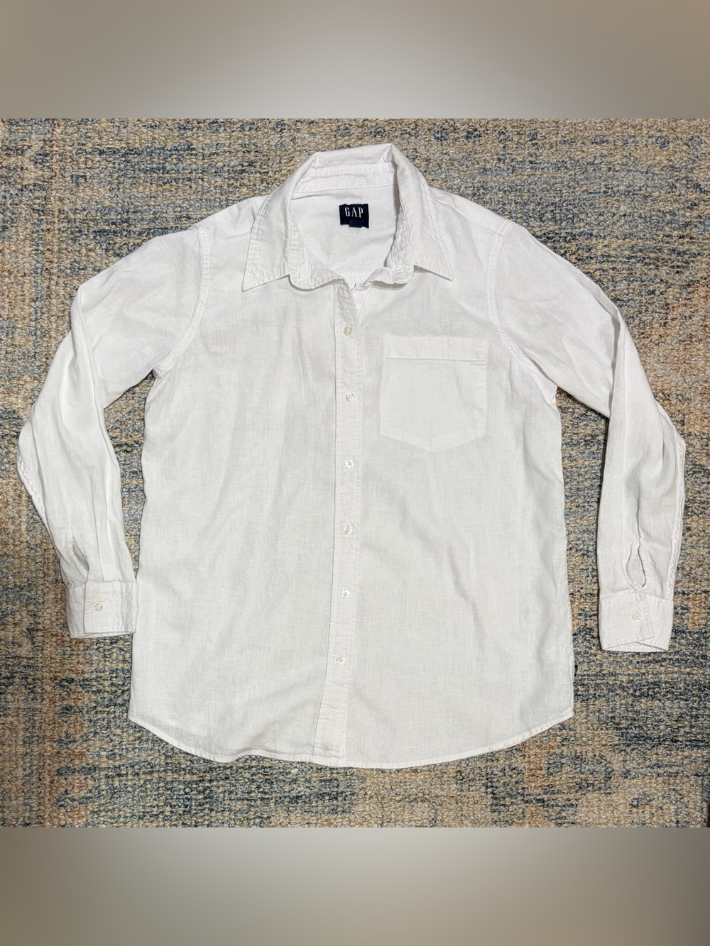 GAP Women’s Classic Linen White Button-Down Shirt